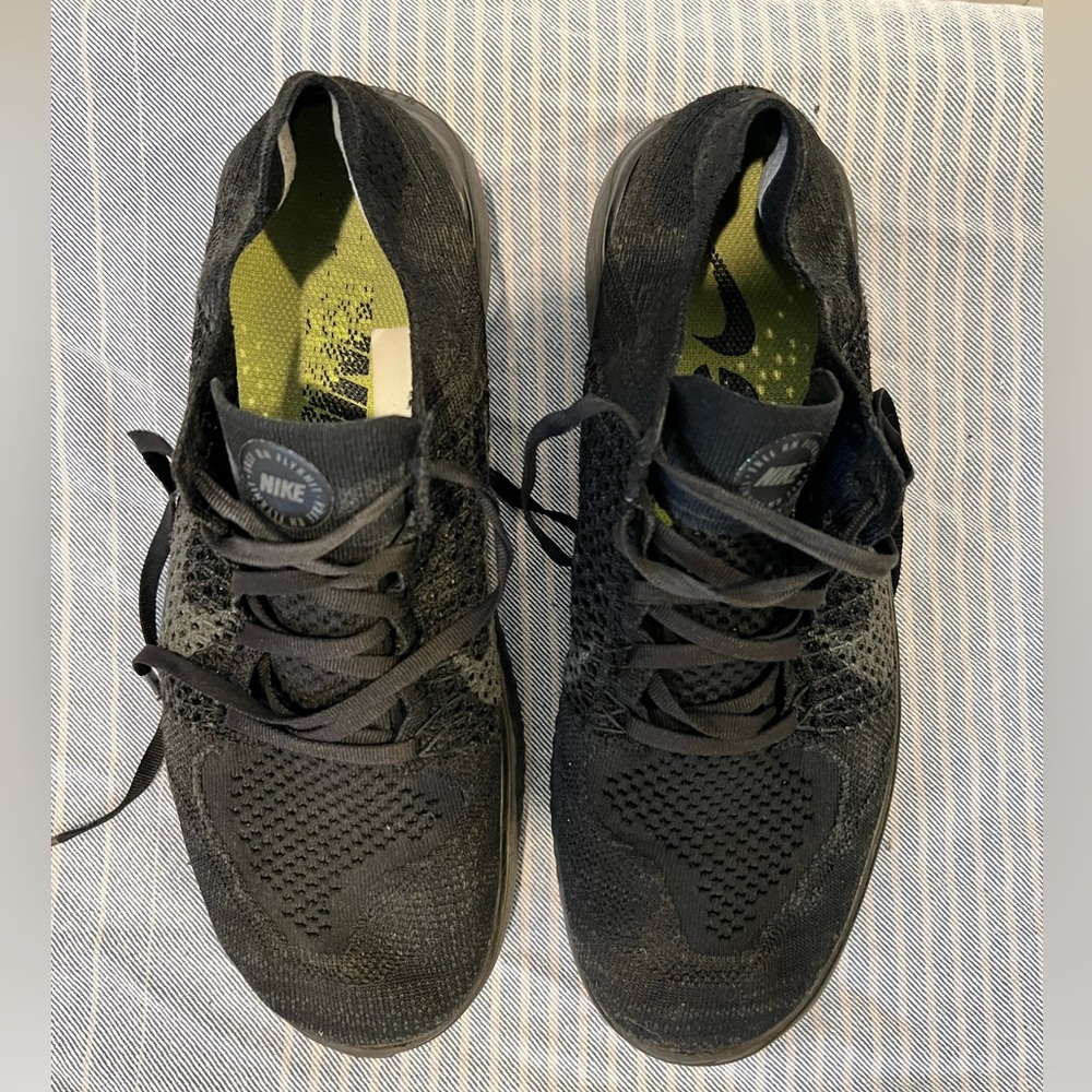 Mens size 10.5 Nike Free RN flyknit